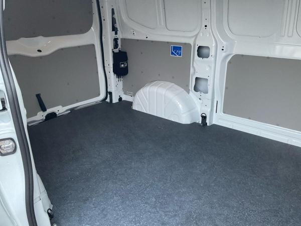 Volkswagen Transporter Kasten 2.0 TDI AHK PDC LED