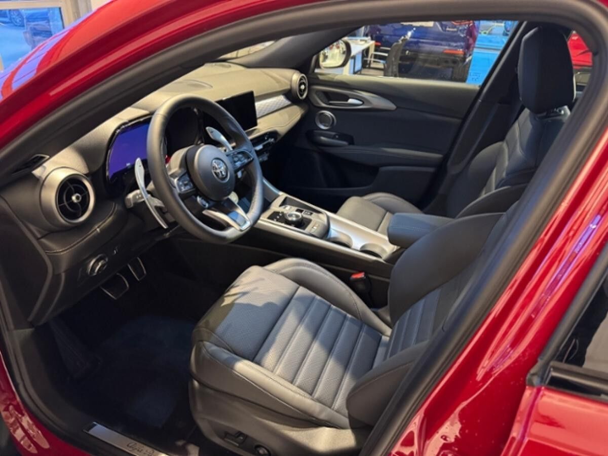 Alfa Romeo Tonale Ibrida Veloce mit TECHNOLOGIEPAKET