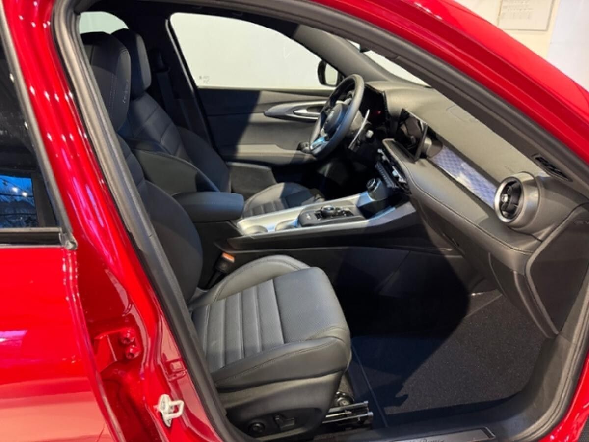 Alfa Romeo Tonale Ibrida Veloce mit TECHNOLOGIEPAKET