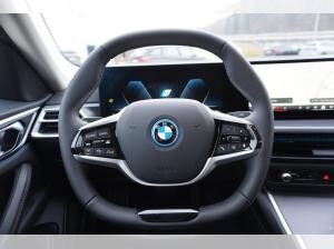 BMW i4 eDrive40 HeadUp AHK ACC 360Kamera Sportsitze LED DAB CurvedDisplay Lenkradhz Komfortzugang