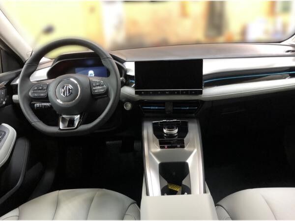 MG MG5 Luxury 360° ACC