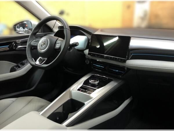 MG MG5 Luxury 360° ACC
