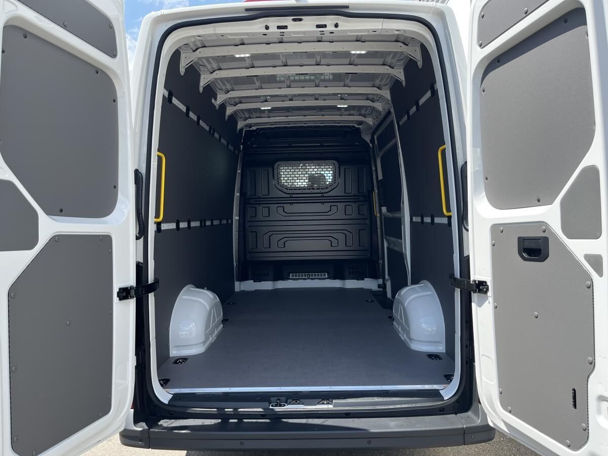 Volkswagen Crafter MJ 2025 Dig-Display inkl. Regalausbau