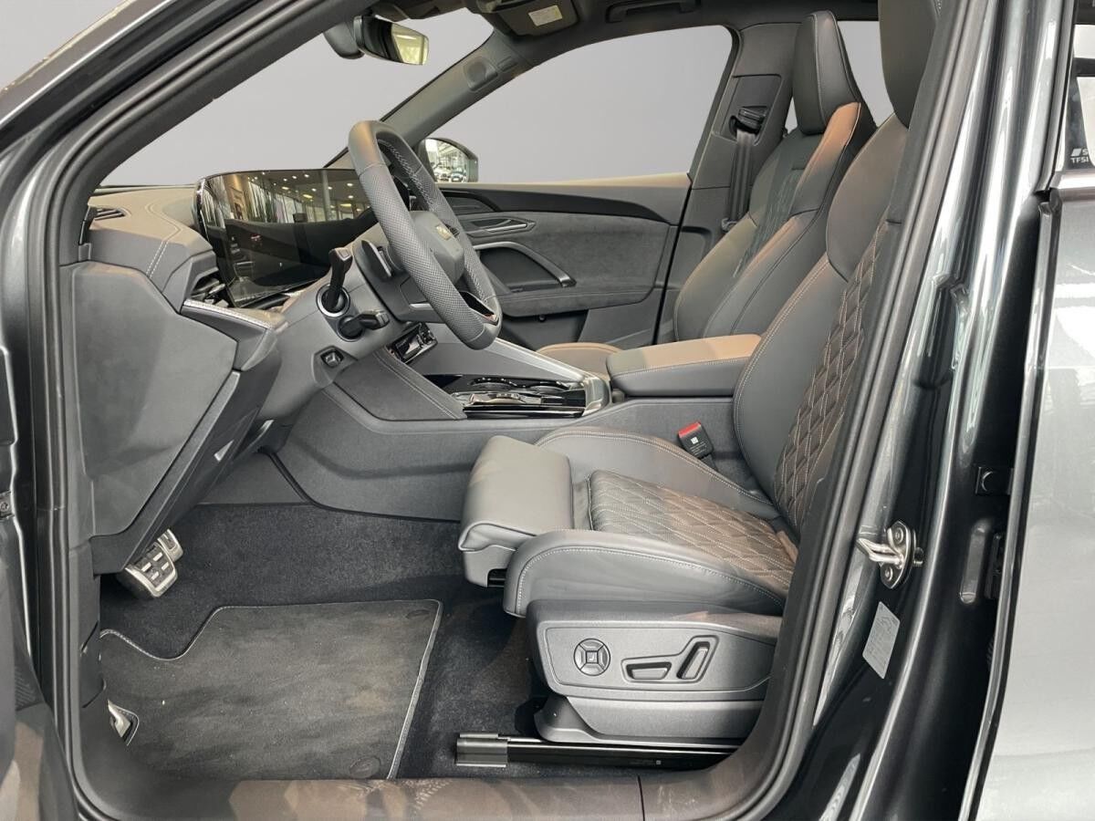 Audi SQ5 Matrix HuD B&O Pano Memory 360° 21" OLED Audi SQ5 Matrix HuD B&O Pano Memory 360° 21" OLED