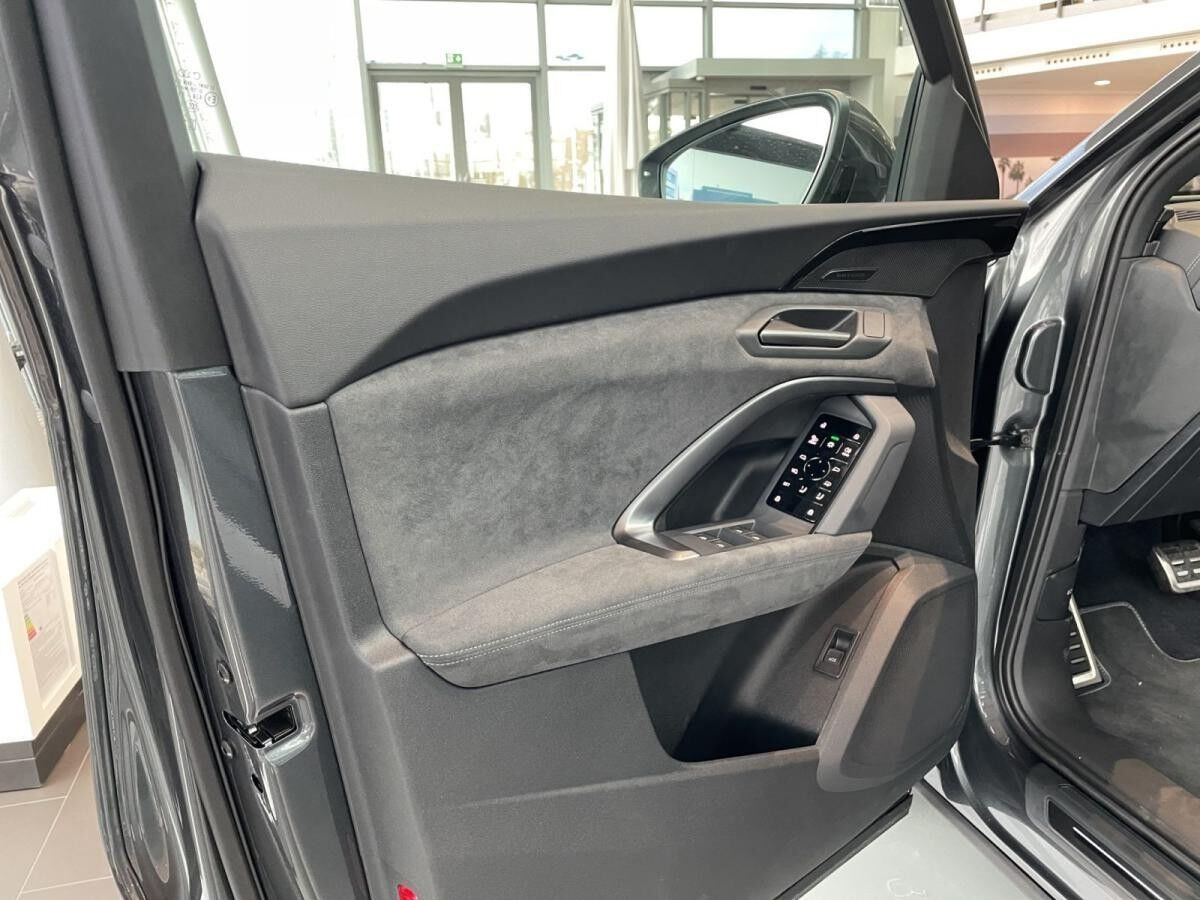 Audi SQ5 Matrix HuD B&O Pano Memory 360° 21" OLED Audi SQ5 Matrix HuD B&O Pano Memory 360° 21" OLED