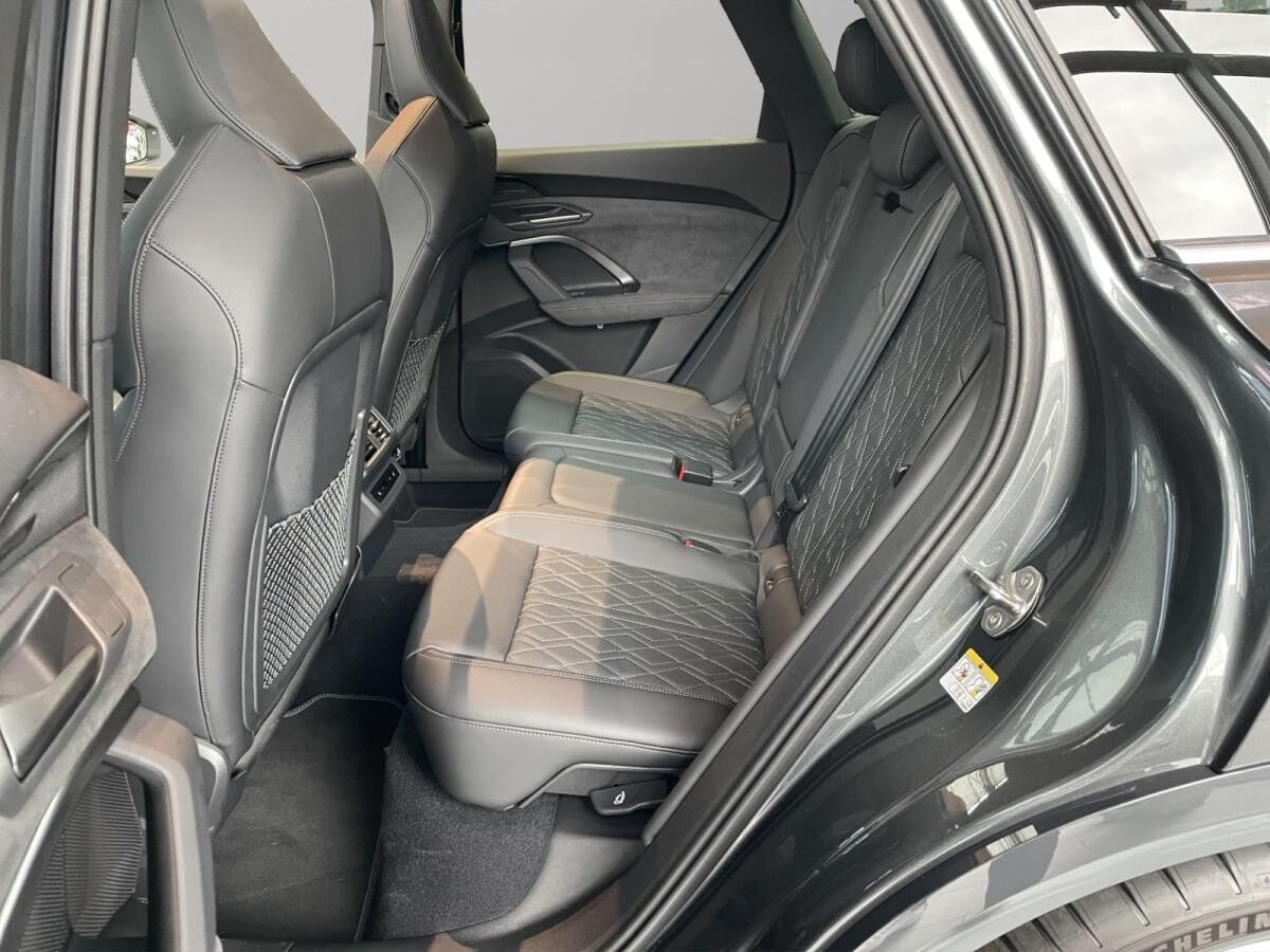 Audi SQ5 Matrix HuD B&O Pano Memory 360° 21" OLED Audi SQ5 Matrix HuD B&O Pano Memory 360° 21" OLED