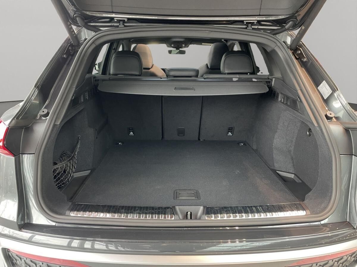 Audi SQ5 Matrix HuD B&O Pano Memory 360° 21" OLED Audi SQ5 Matrix HuD B&O Pano Memory 360° 21" OLED