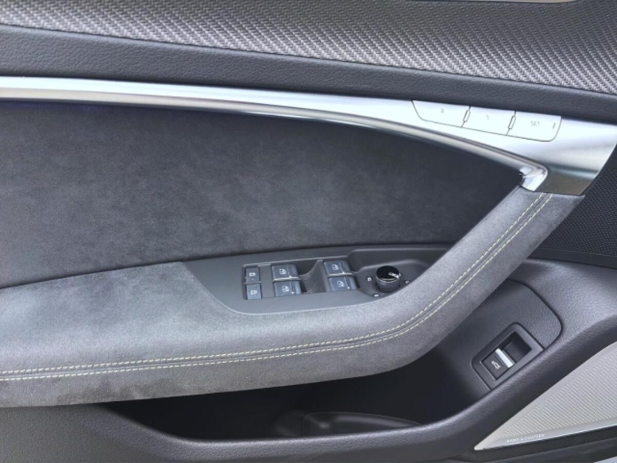 Audi RS6 Avant Q PERFORMANCE PANO HD-MATRIX 360° NAVI+