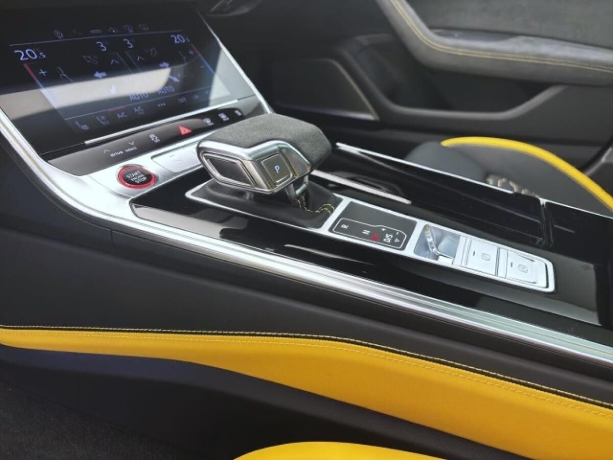 Audi RS6 Avant Q PERFORMANCE PANO HD-MATRIX 360° NAVI+