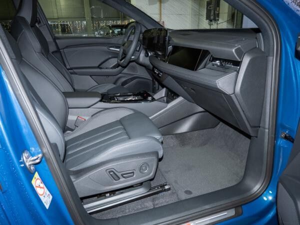 Audi Q6 e-tron SUV edition one blue quattro