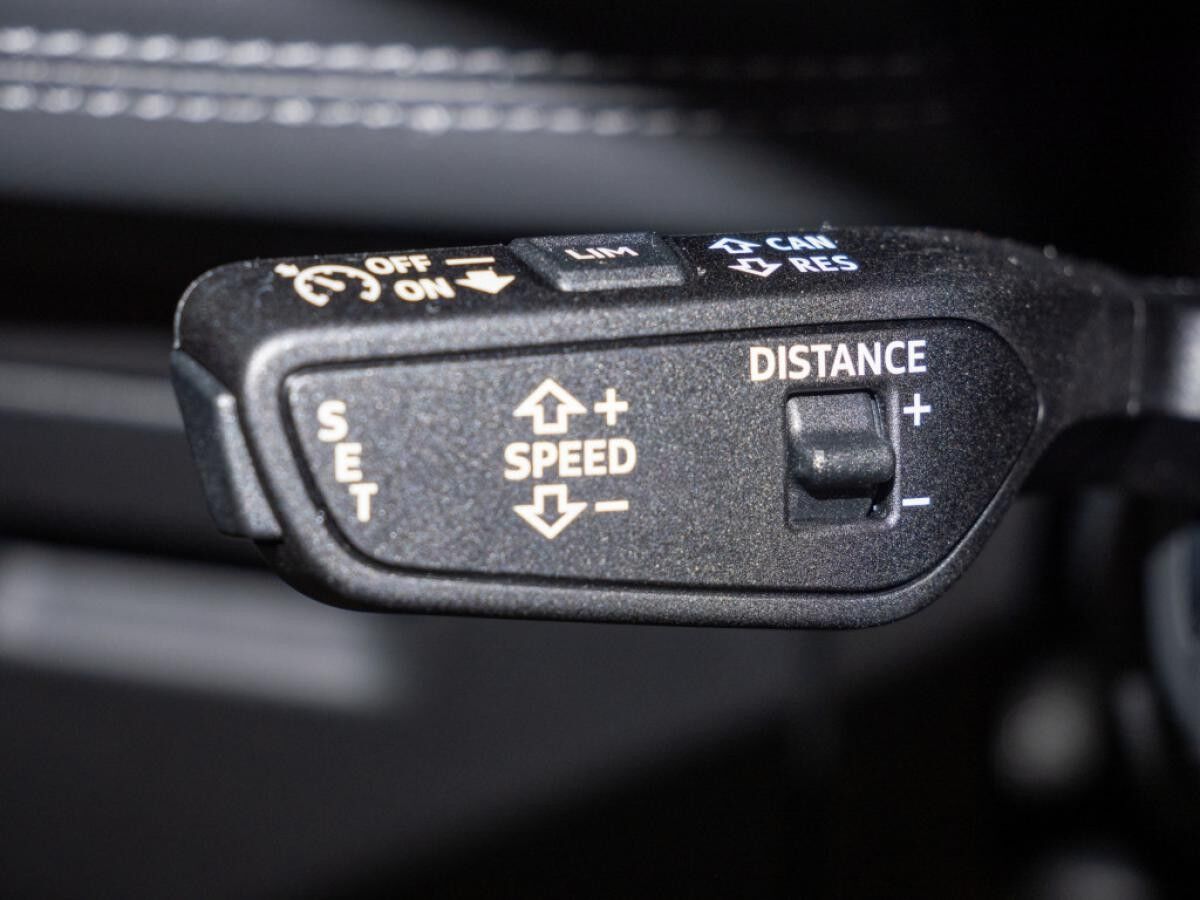 Audi Q6 e-tron SUV edition one blue quattro