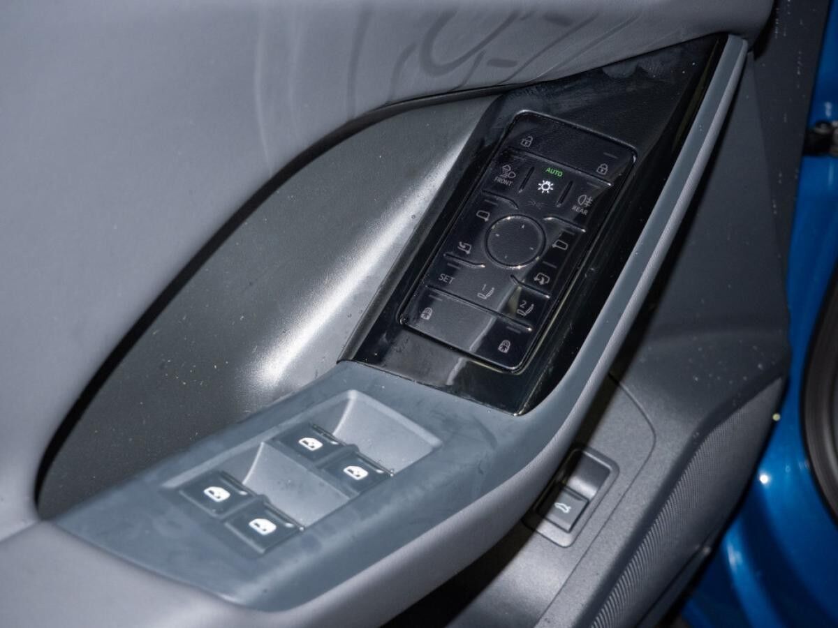 Audi Q6 e-tron SUV edition one blue quattro