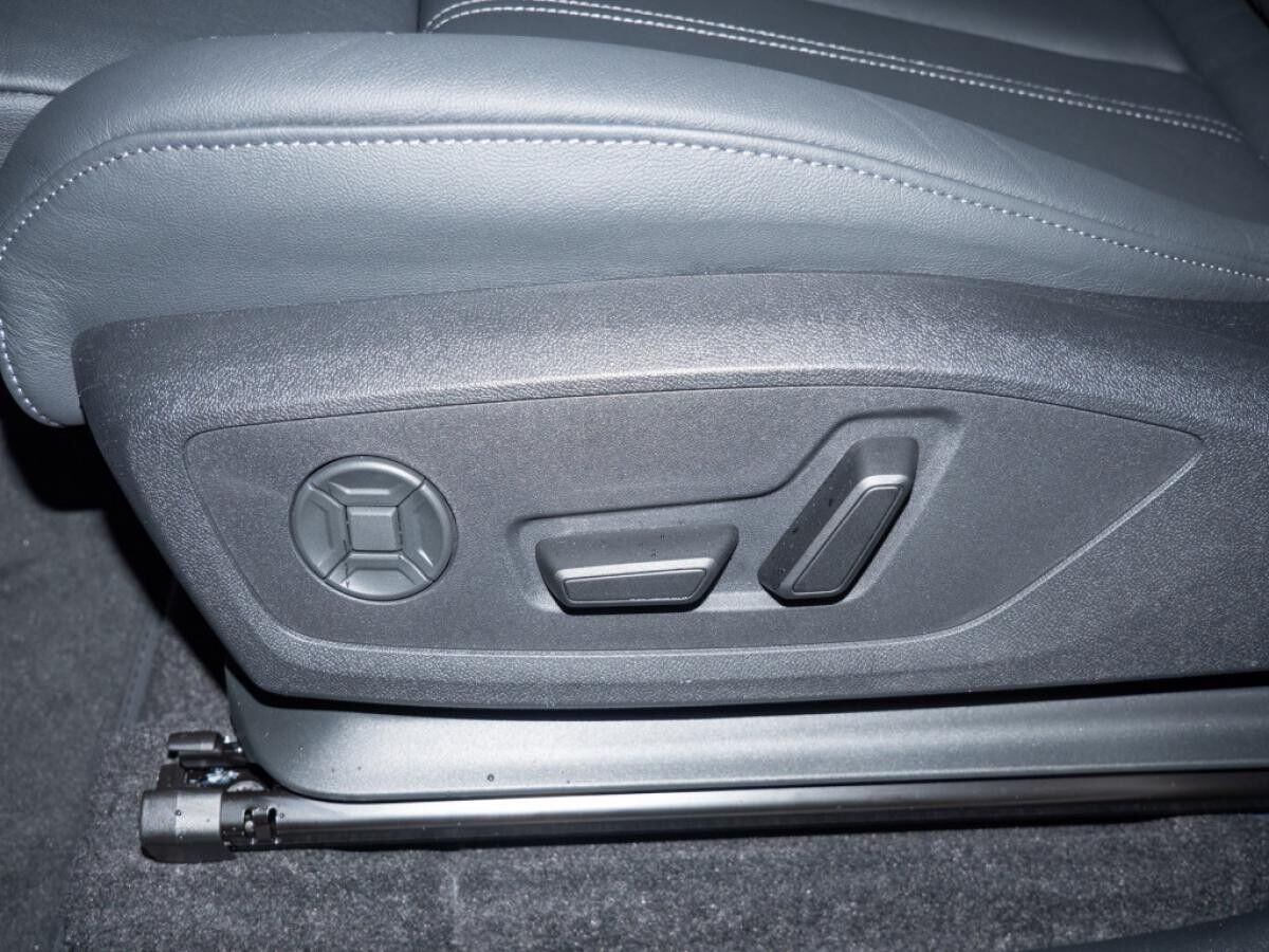 Audi Q6 e-tron SUV edition one blue quattro