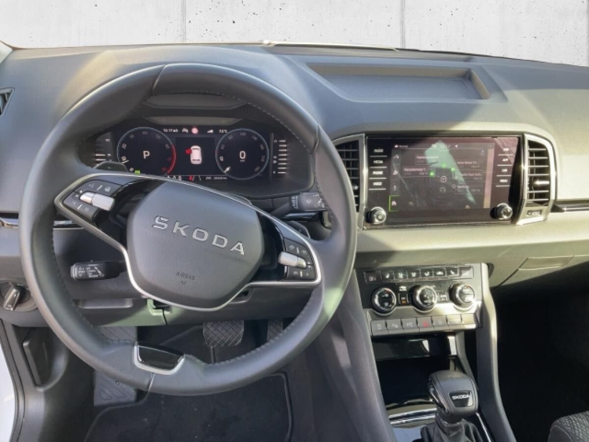 Skoda Karoq Selection 1.5 TSI AHK Pano Navi DigiCock Memory Sitze LED