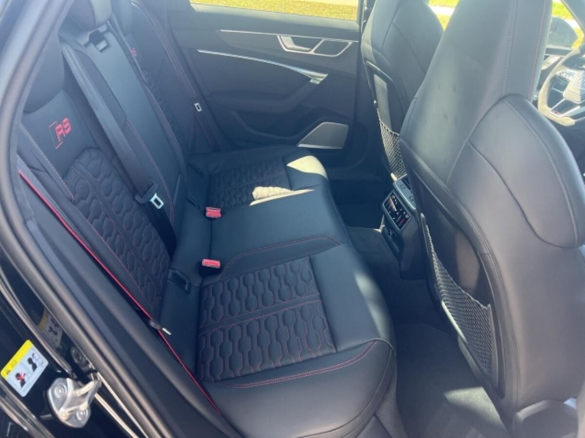 Audi RS6 Avant performance qu (630 PS) tiptronic Dyna Pano StHz Matrix-LED B&O