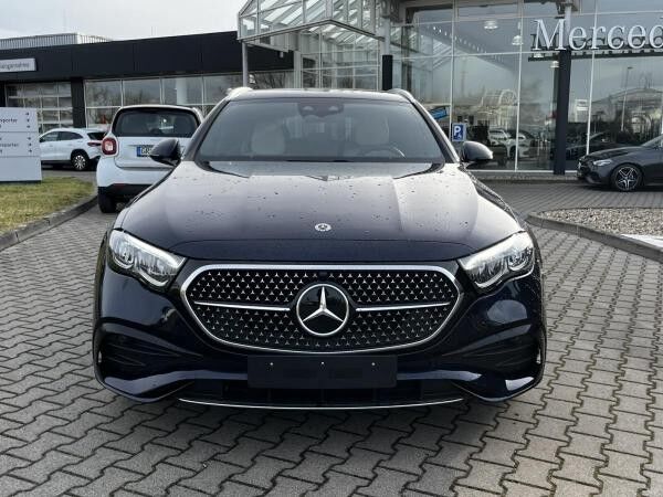 Mercedes-Benz E 220 d T-Modell AMG+AHK+DISTRONIC+KEYLESS+2 JAHRE GARANTIE
