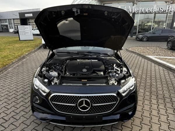 Mercedes-Benz E 220 d T-Modell AMG+AHK+DISTRONIC+KEYLESS+2 JAHRE GARANTIE