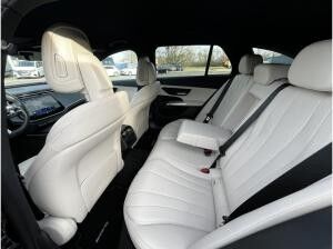 Mercedes-Benz E 220 d T-Modell AMG+AHK+DISTRONIC+KEYLESS+2 JAHRE GARANTIE