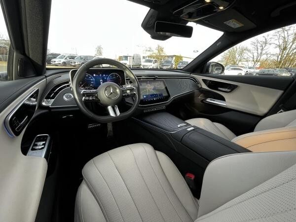 Mercedes-Benz E 220 d T-Modell AMG+AHK+DISTRONIC+KEYLESS+2 JAHRE GARANTIE