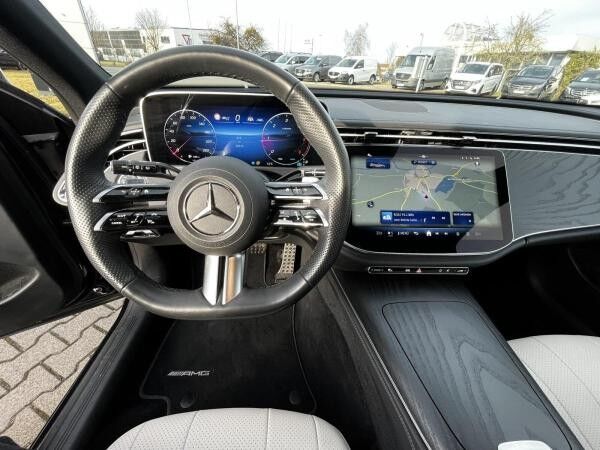 Mercedes-Benz E 220 d T-Modell AMG+AHK+DISTRONIC+KEYLESS+2 JAHRE GARANTIE