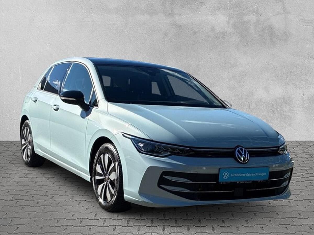 Volkswagen Golf VIII Lim. 1.5 eTSI Facelift DSG Life MATRIX+HARMAN KARDON