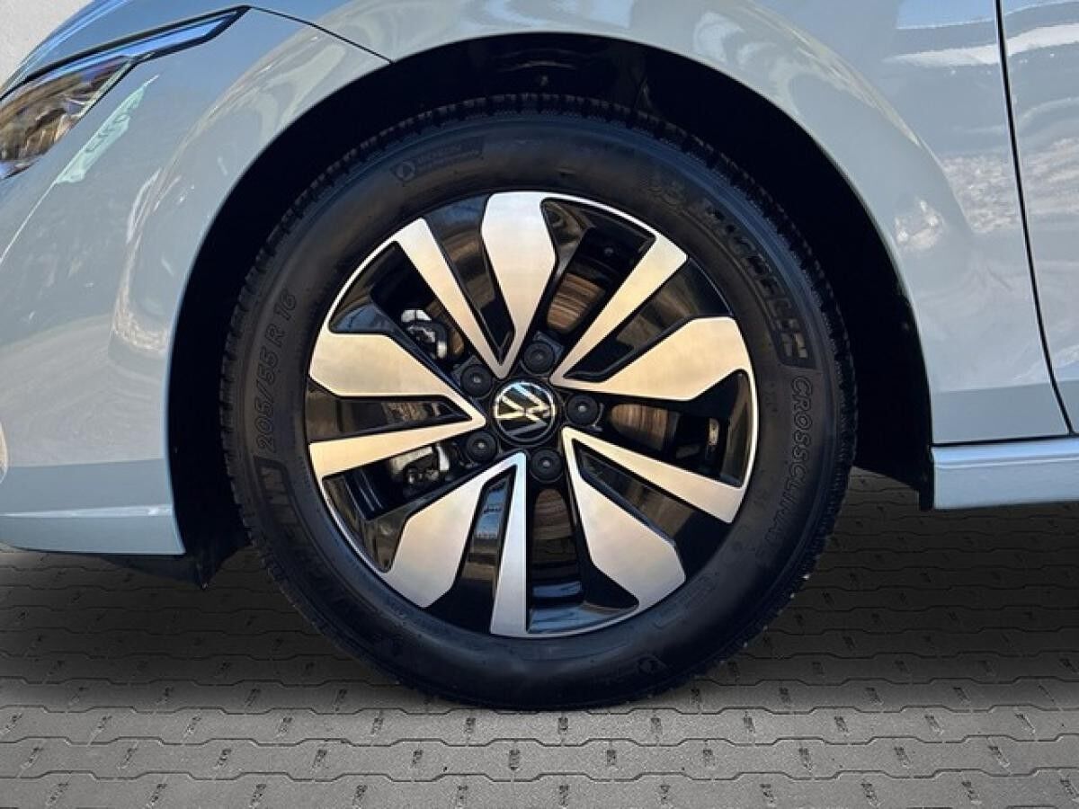 Volkswagen Golf VIII Lim. 1.5 eTSI Facelift DSG Life MATRIX+HARMAN KARDON