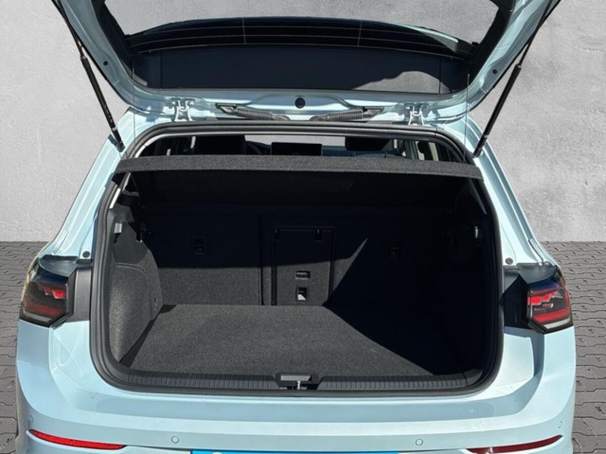 Volkswagen Golf VIII Lim. 1.5 eTSI Facelift DSG Life MATRIX+HARMAN KARDON