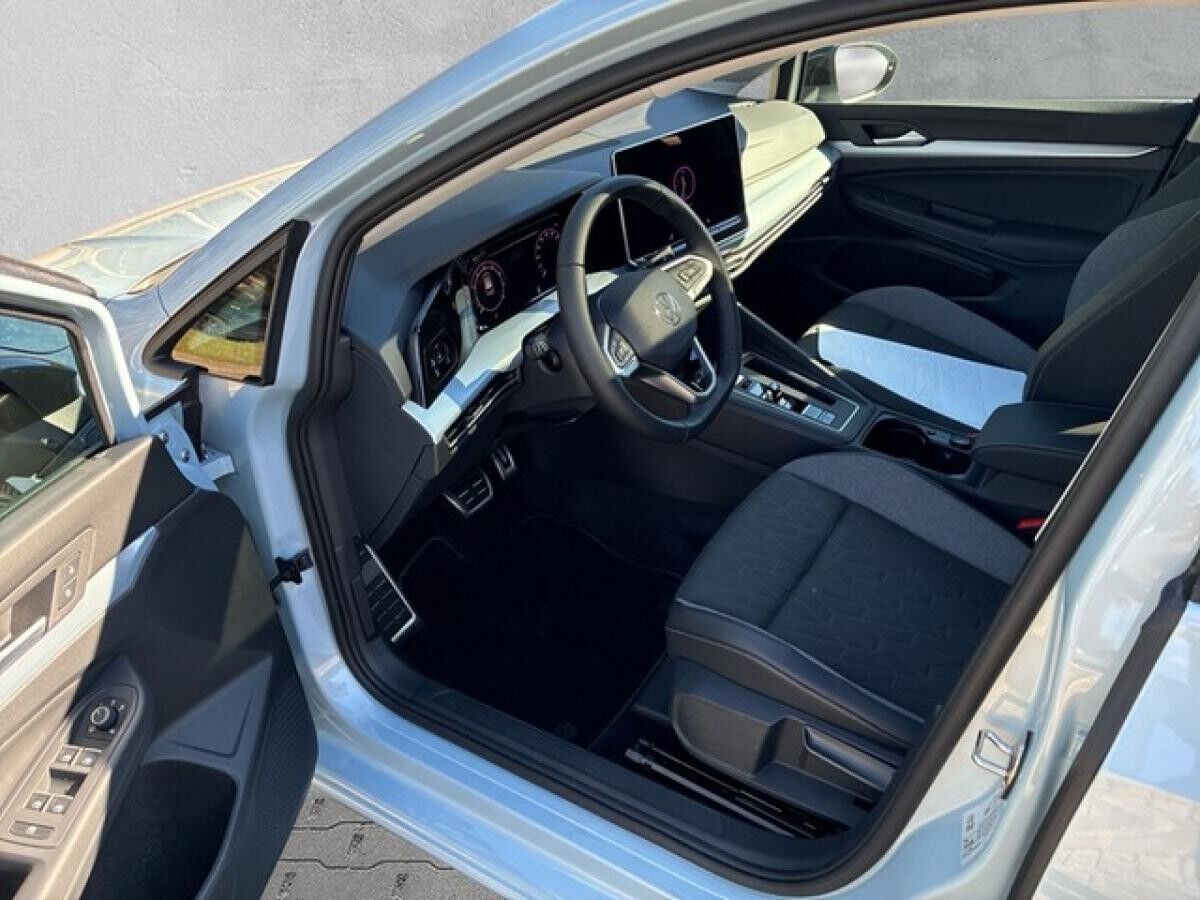 Volkswagen Golf VIII Lim. 1.5 eTSI Facelift DSG Life MATRIX+HARMAN KARDON