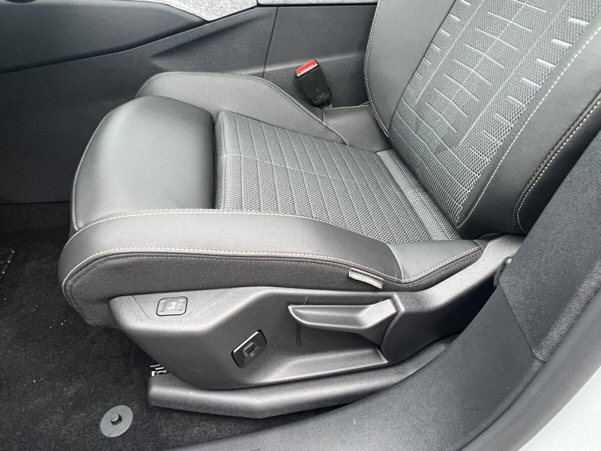 Peugeot 5008 NEUER HYBRID 136  ALLURE LED/SHZ/KLIMA - sofort Verfügbar -