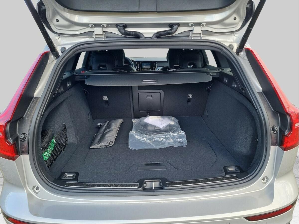 Volvo V60 T8 PLUS DARK TOP DEAL