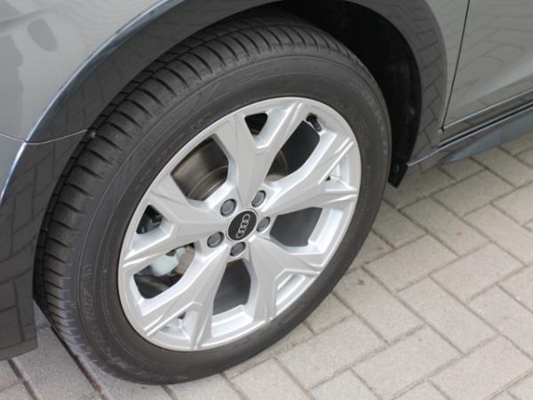 Audi A1 allstreet 30 TFSI S tronic+NAVI+SHZG+EINPARK