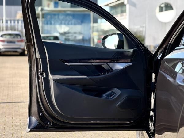 BMW i5 eDrive40 Limousine M Sportpaket HK HiFi DAB