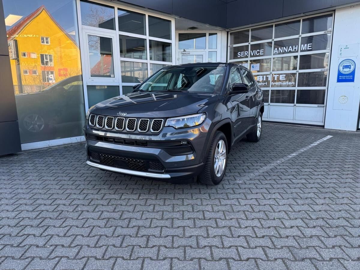 Jeep Compass Altitude 1.5 GSE T4 48V e-Hybrid Verfügbar in 2 Farben mit Allwetterreifen Abholung Mannheim