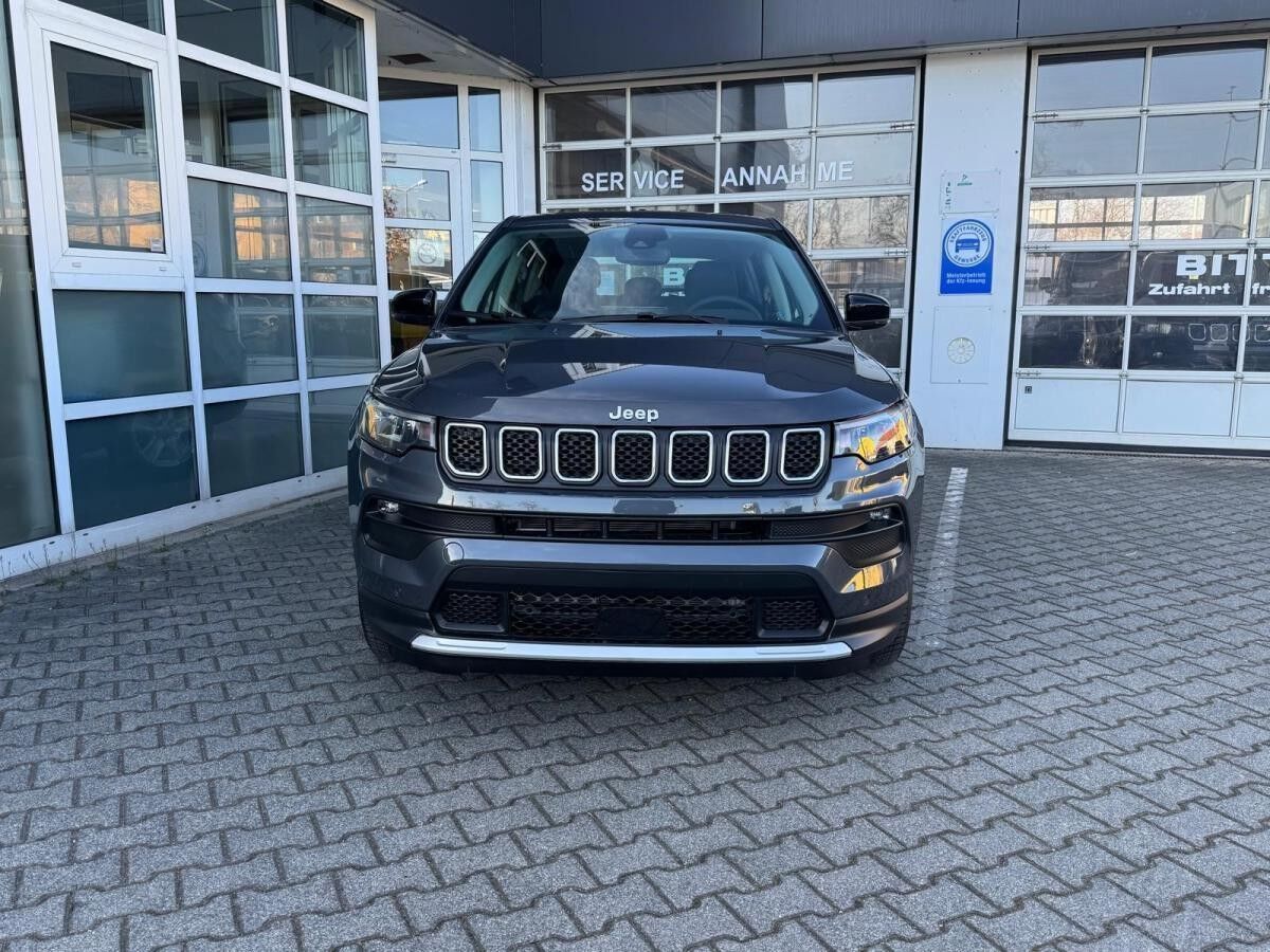Jeep Compass Altitude 1.5 GSE T4 48V e-Hybrid Verfügbar in 2 Farben mit Allwetterreifen Abholung Mannheim