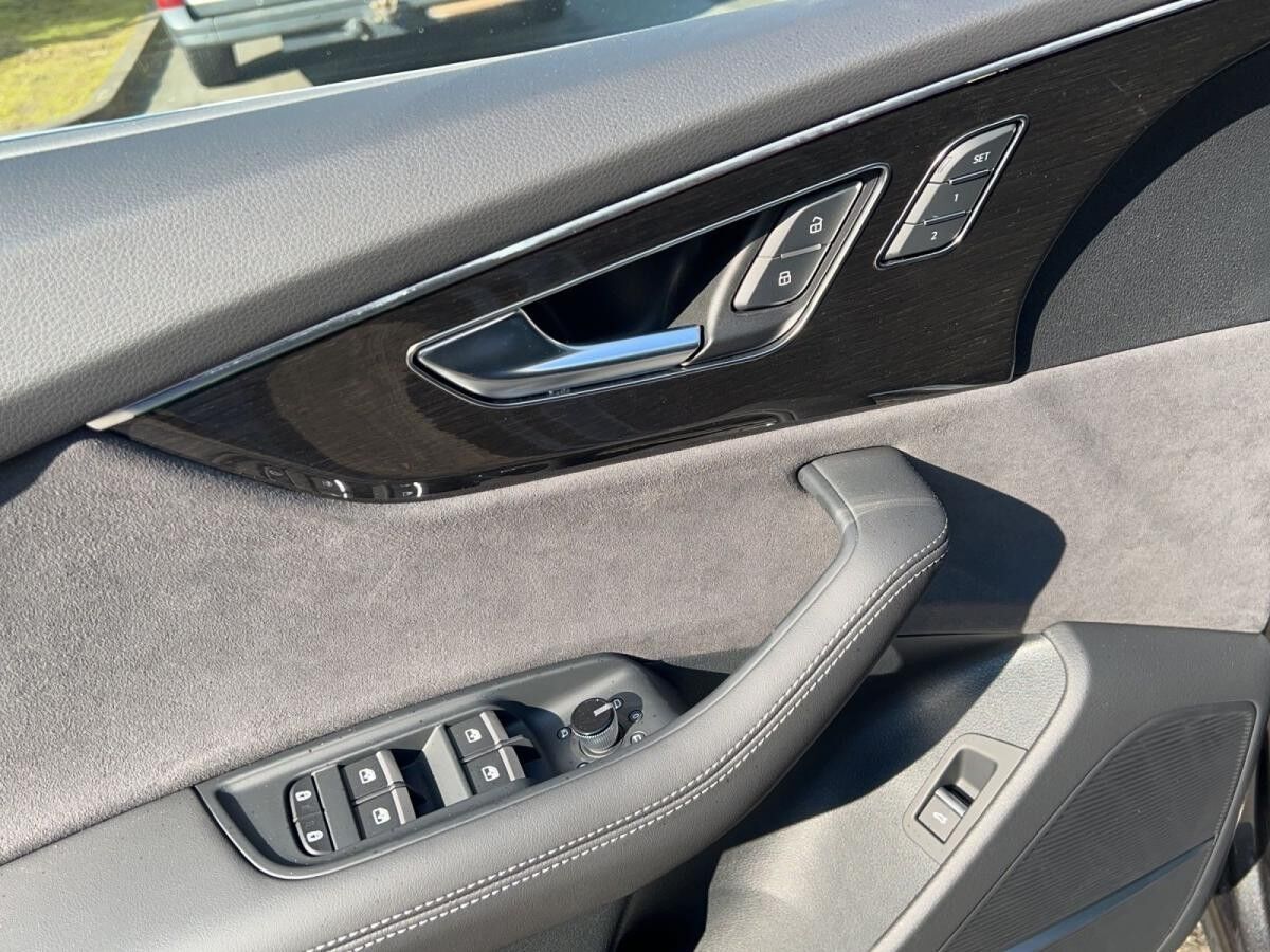 Audi Q8 SUV 50 TDI quattro tiptronic+AHK+HEAD-UP+PANO