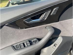 Audi Q8 SUV 50 TDI quattro tiptronic+AHK+HEAD-UP+PANO Audi Q8 SUV 50 TDI quattro tiptronic+AHK+HEAD-UP+PANO