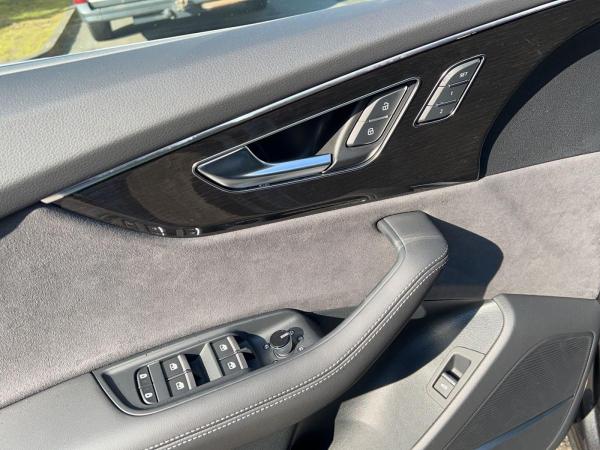 Audi Q8 SUV 50 TDI quattro tiptronic+AHK+HEAD-UP+PANO