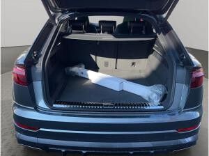 Audi Q8 SUV 50 TDI quattro tiptronic+AHK+HEAD-UP+PANO Audi Q8 SUV 50 TDI quattro tiptronic+AHK+HEAD-UP+PANO