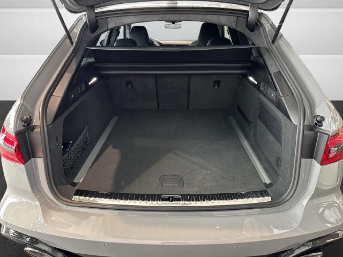 Audi RS6 Avant performance quattro tiptronic HUD