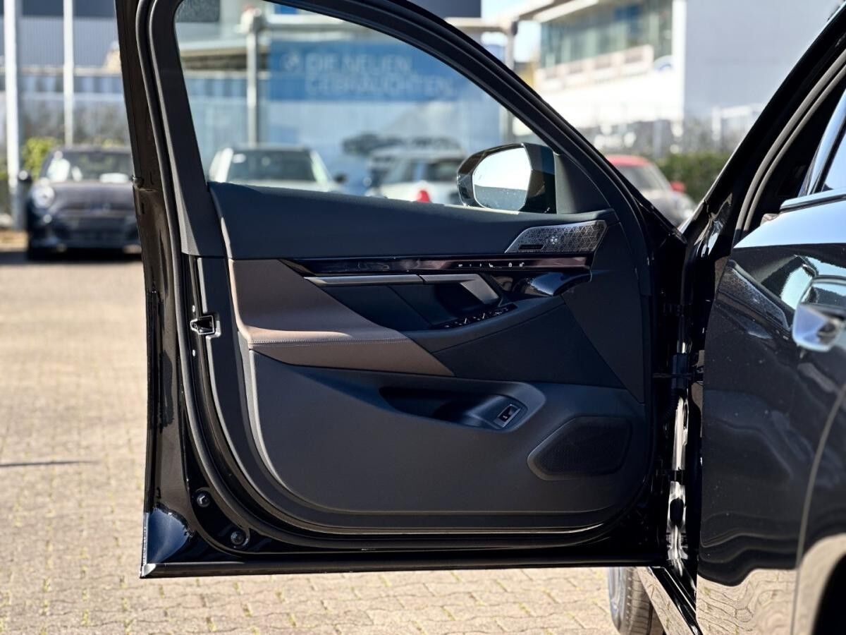 BMW i5 eDrive40 Limousine M Sportpaket DAB LED RFK