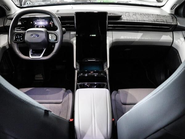 Ford Explorer RWD 77KWH 286PS 19" FAP ** AKTION **