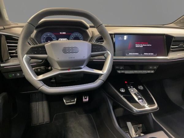 Audi Q4 e-tron 45 quattro Pano Matrix Kamera AHK Navi ACC