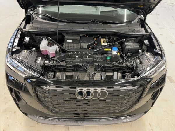 Audi Q4 e-tron 45 quattro Pano Matrix Kamera AHK Navi ACC