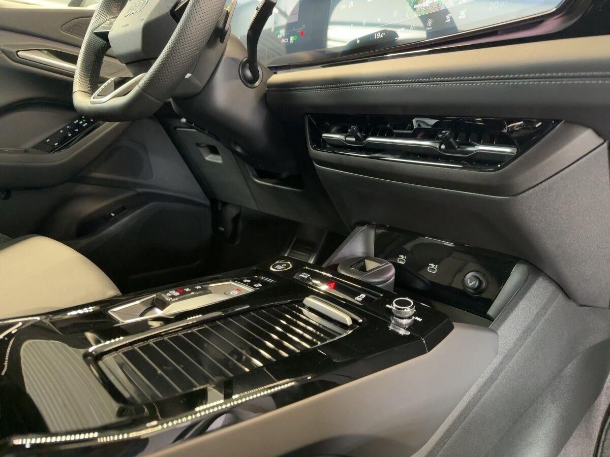 Audi Q6 e-tron S line quattro Matrix Leder ACC DAB