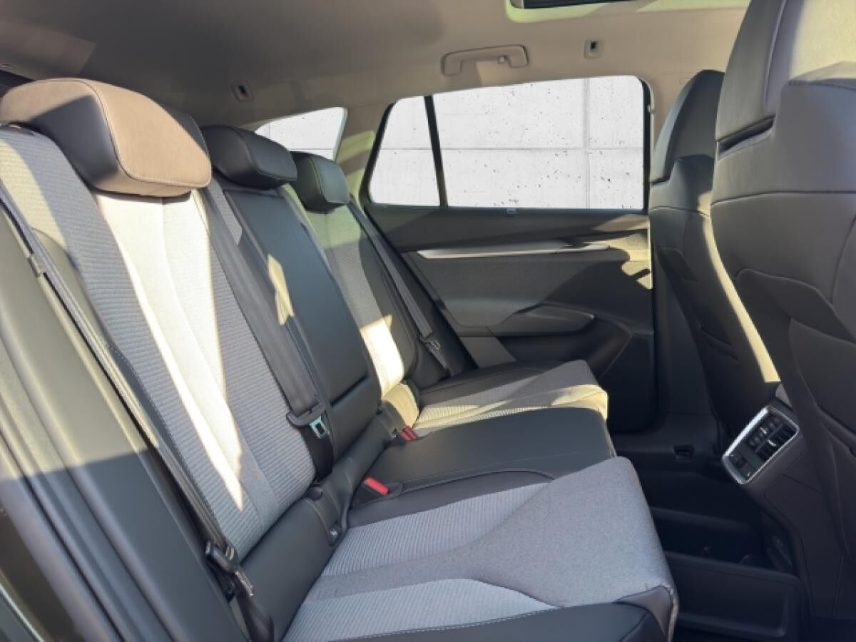 Skoda ENYAQ 60 Loft AHK El. Panodach Navi DigiCock Memory Sitze LED Blendfreies Fernl.