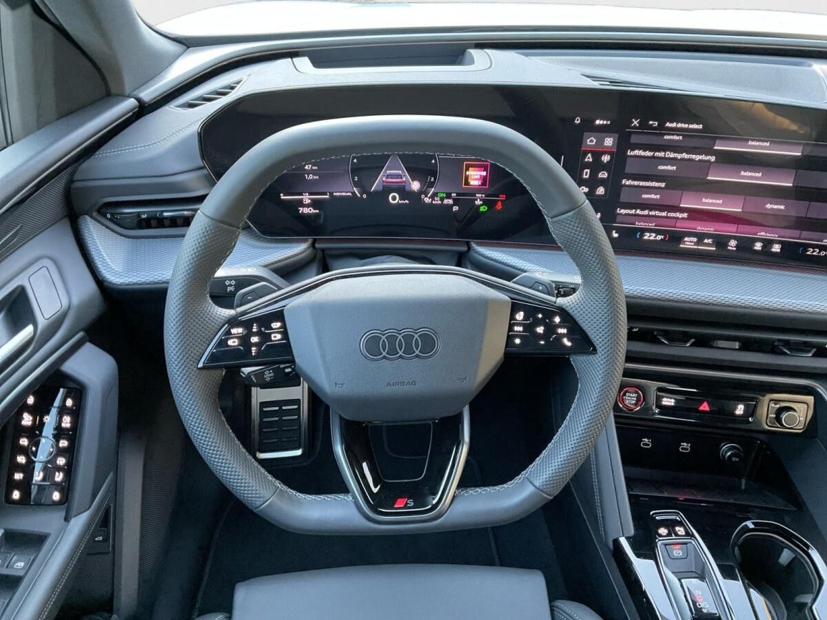 Audi Q5 SUV TDI quattro S-Line Tech Pro HUD AAS