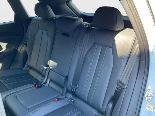 Audi Q5 SUV TDI quattro S-Line Tech Pro HUD AAS