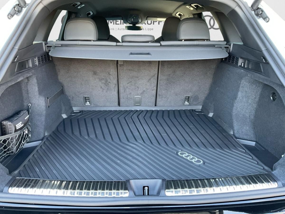 Audi Q5 SUV TDI quattro S-Line Tech Pro HUD AAS