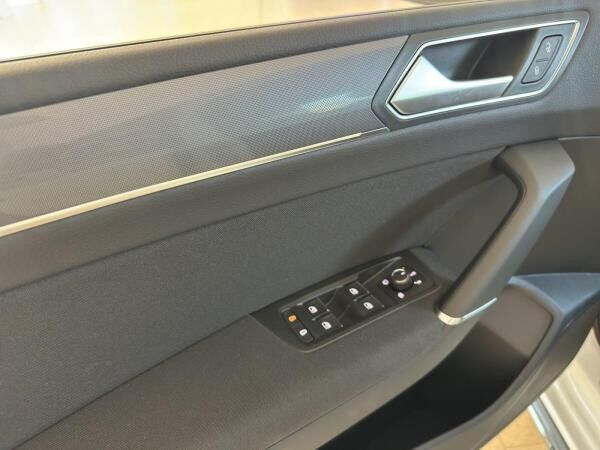 Volkswagen Touran Highline 2.0 TDI DSG *R LINE *7-SITZER