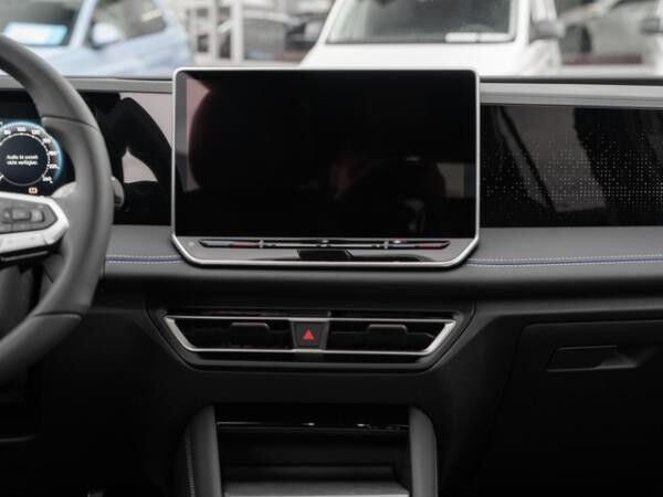 Volkswagen Tiguan "R-LINE" 1.5 l TSI eHybrid 6-Gang-DSG MATRIX-BLACK-STYLE-LM20-LEDER-AHK